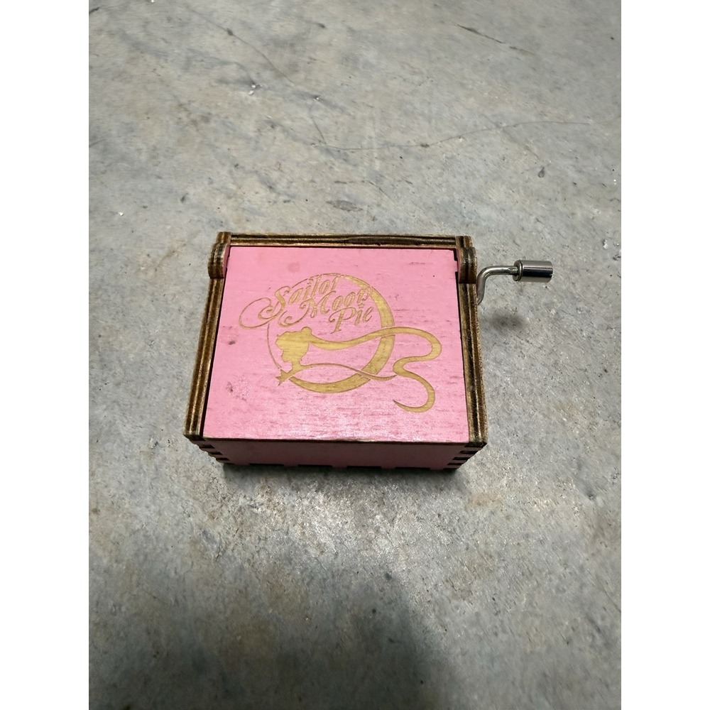 Sailor Moon Design Pink Wooden Manual Hand Crank Crank-Operated Music Box